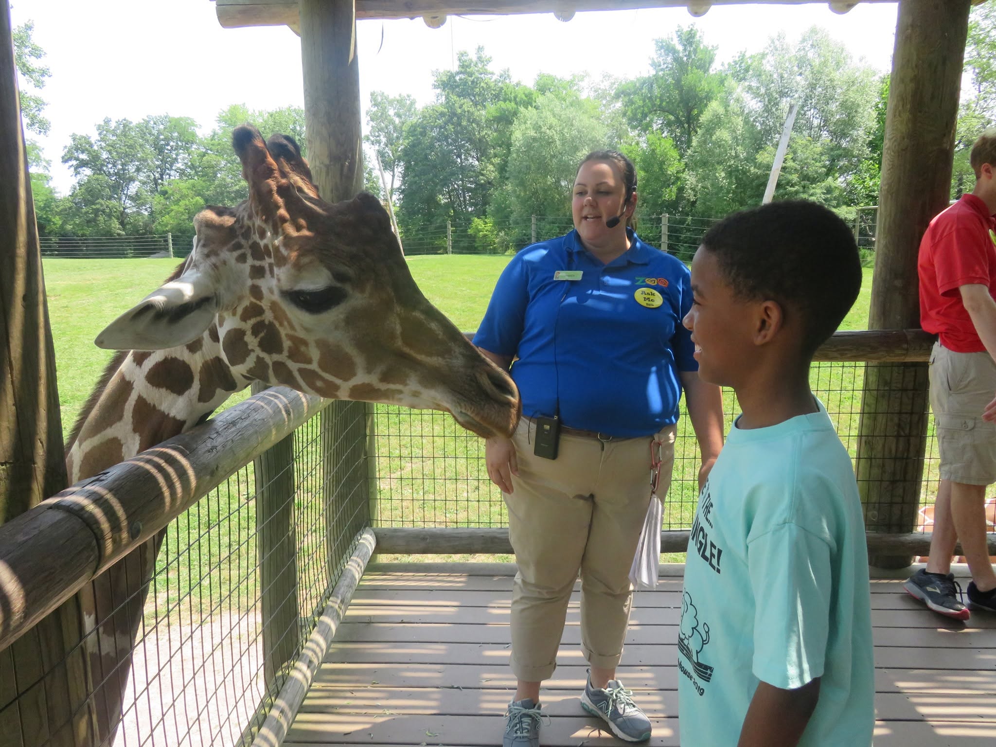Jelani meets a giraffe named Jelani